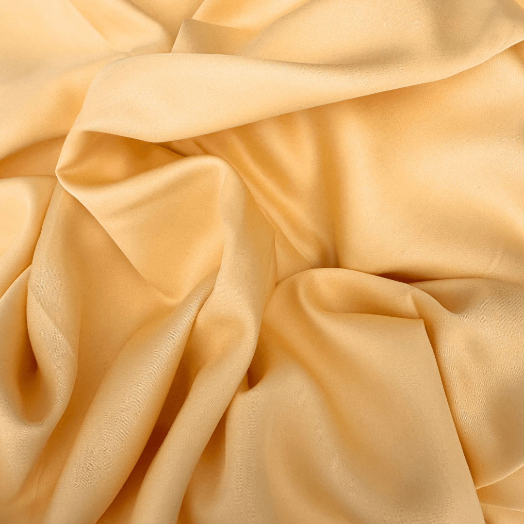 Tissu bambou-coton doux et soyeux en beige clair avec plis naturels