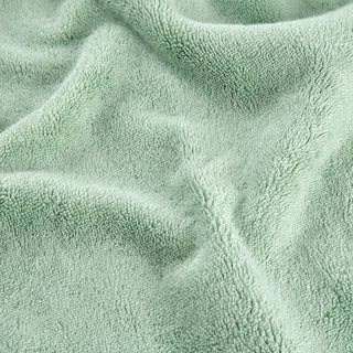 Ensemble de serviettes en bambou vert montrant la texture douce du tissu en vue rapprochée
