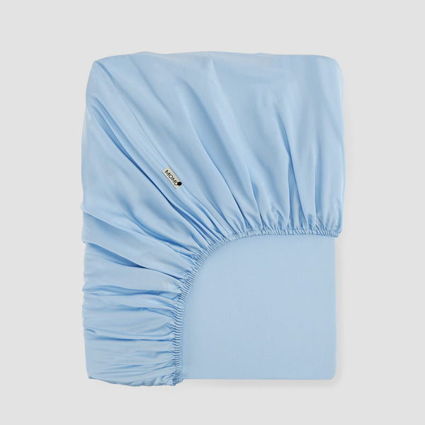 Drap housse ajustable Bleu ciel Bambou by Momo Cotton – satin 300 fils, doux, respirant et durable.