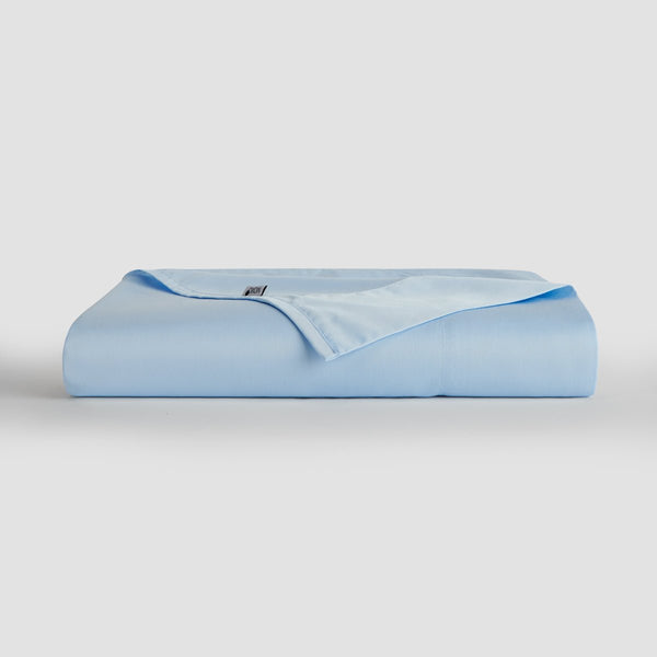 Drap de dessus bleu bébé bambou literie Momo Cotton – satin 300 fils, doux, respirant et durable.