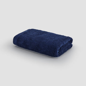 Toalha de mão azul em bambu da Momo Cotton – macia, absorvente, seca rápido e sustentável