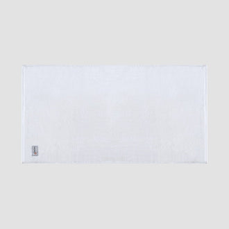 Tapis de bain blanc en bambou Momo Cotton – doux, absorbant, séchage rapide et durable.